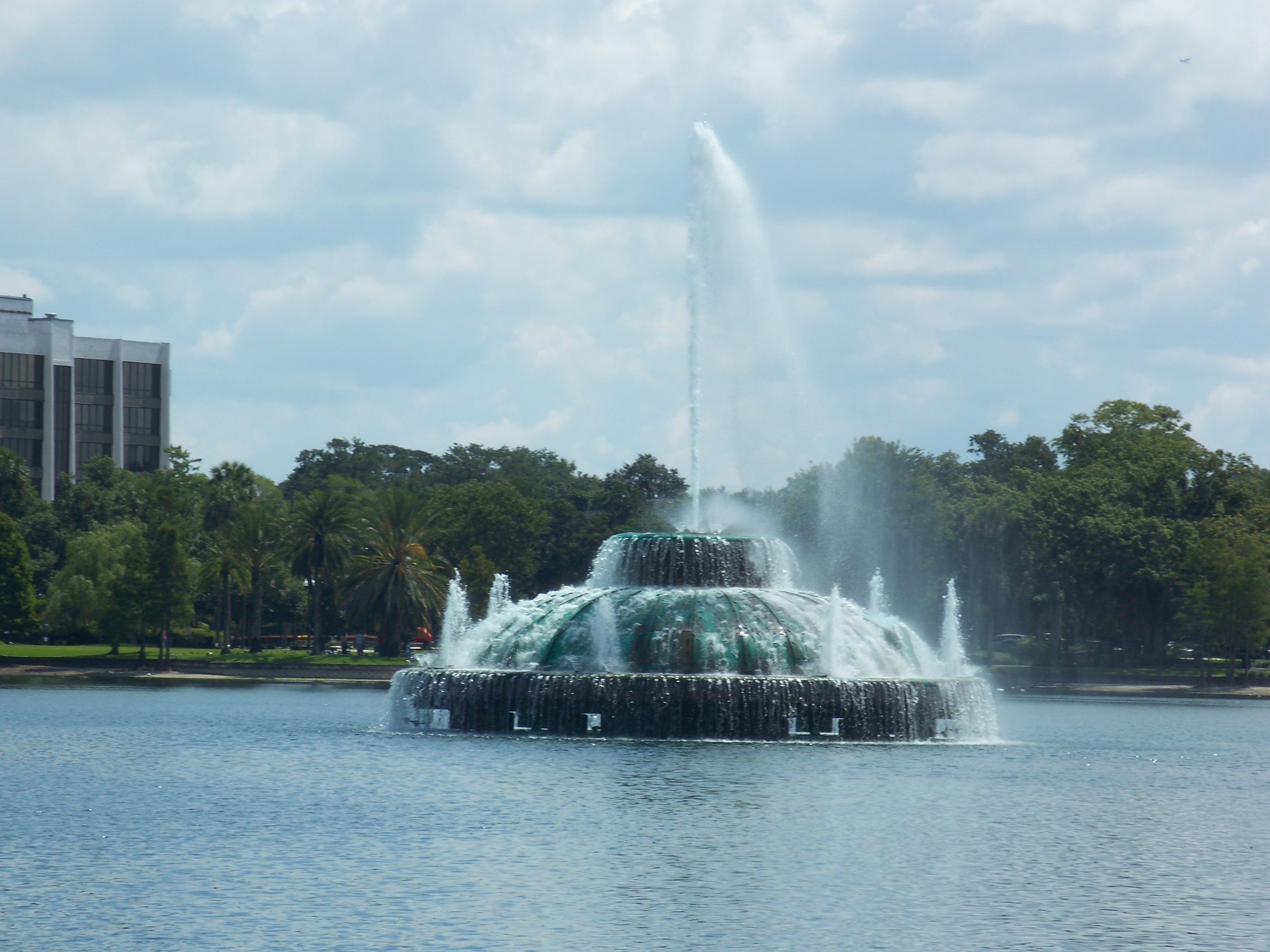 Lake Eola and fountain in Orlando.